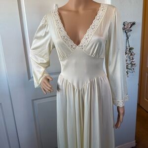 VINTAGE Vassarette OLD HOLLYWOOD  Ivory Lace Trim Chemise STARLET NIGHTGOWN S